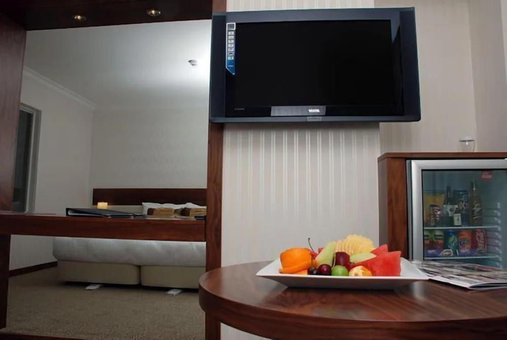 Demir Otel Bornova Buitenkant foto